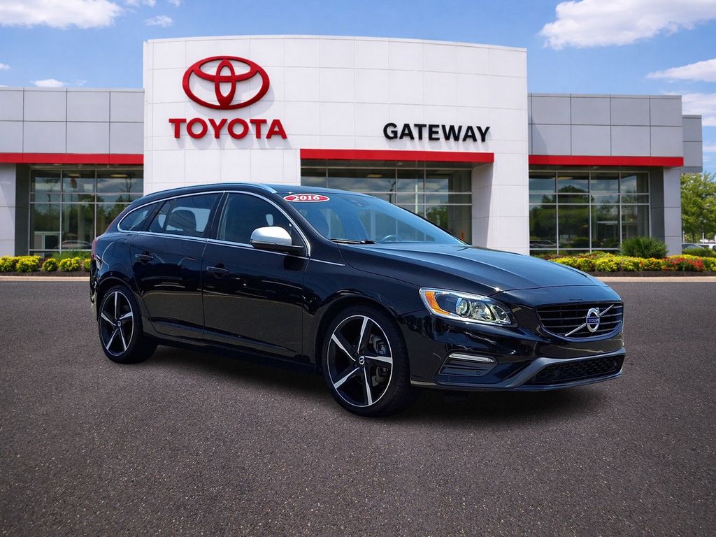 Thumbnail: 2016 Volvo V60 - 3