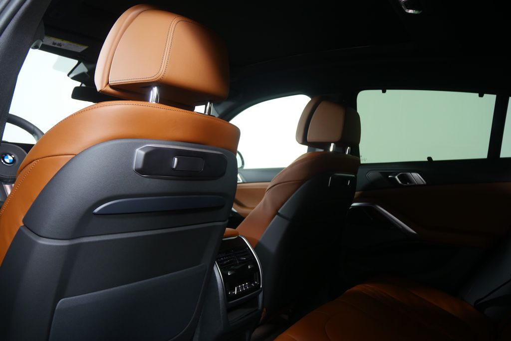 Thumbnail: 2027 BMW X6 - 16