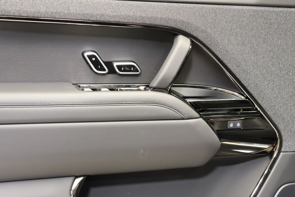 Thumbnail: 2026 Land Rover Range Rover Sport - 26