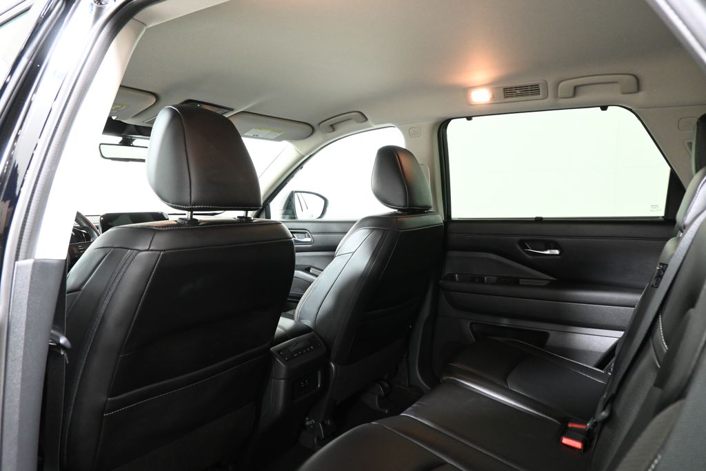 Thumbnail: 2023 Nissan Pathfinder - 32