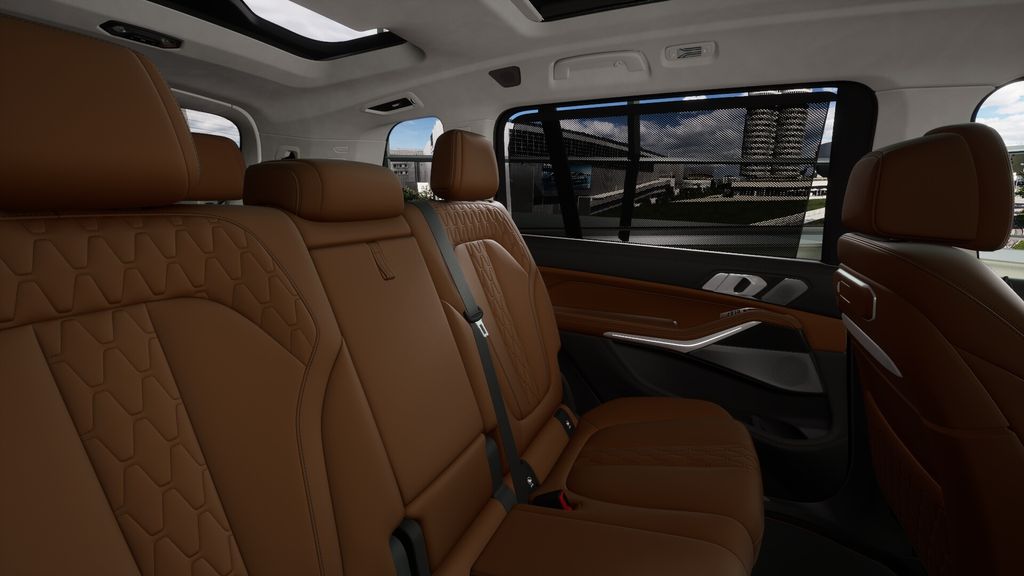 2026 BMW X7 M60i 12