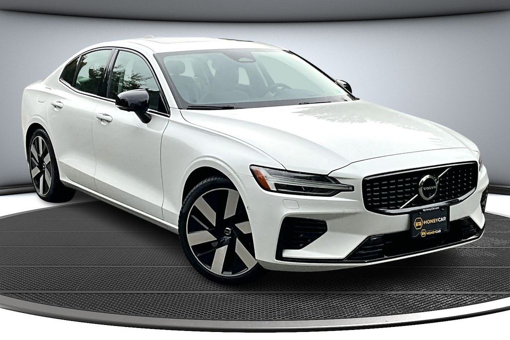 2024 Volvo S60 Recharge T8 Ultimate Dark Theme eAWD