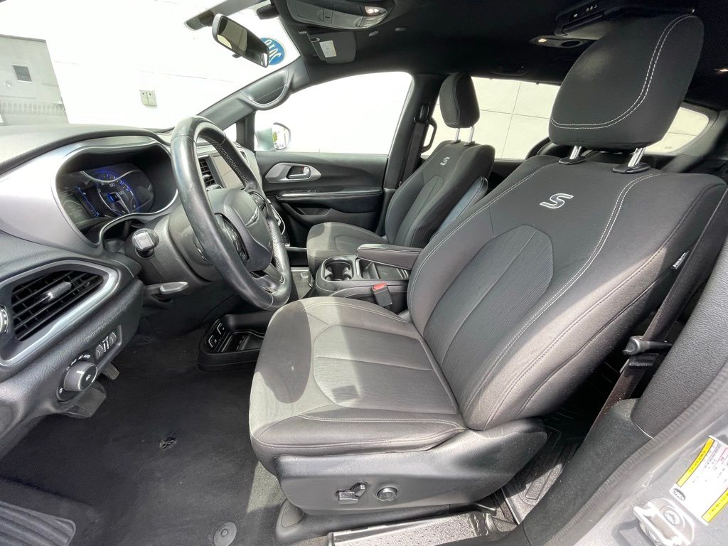 Thumbnail: 2018 Chrysler Pacifica - 27