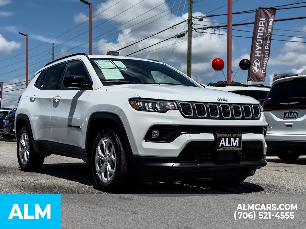 Used 2024 White Jeep Latitude image 5