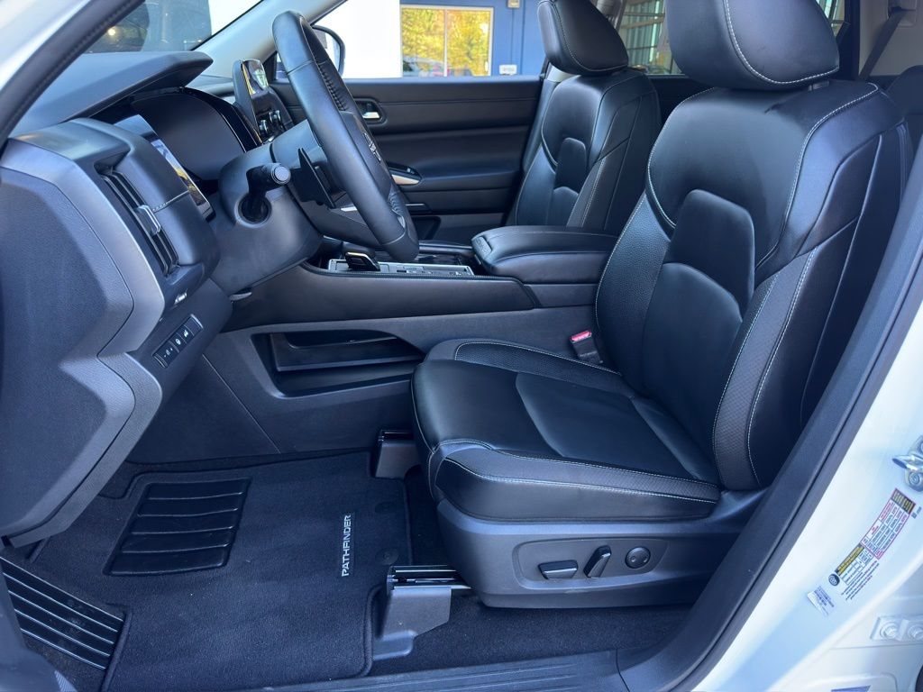 2024 Nissan Pathfinder SL - 10