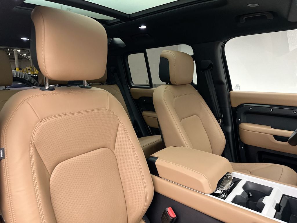 2025 Land Rover Defender 110 5