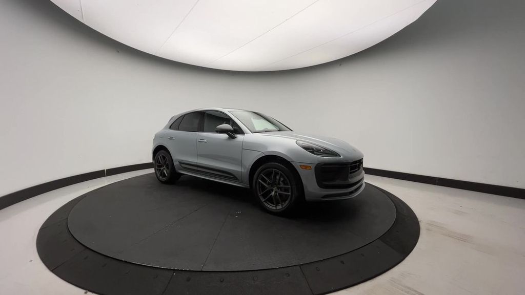 2024 Porsche Macan T 2