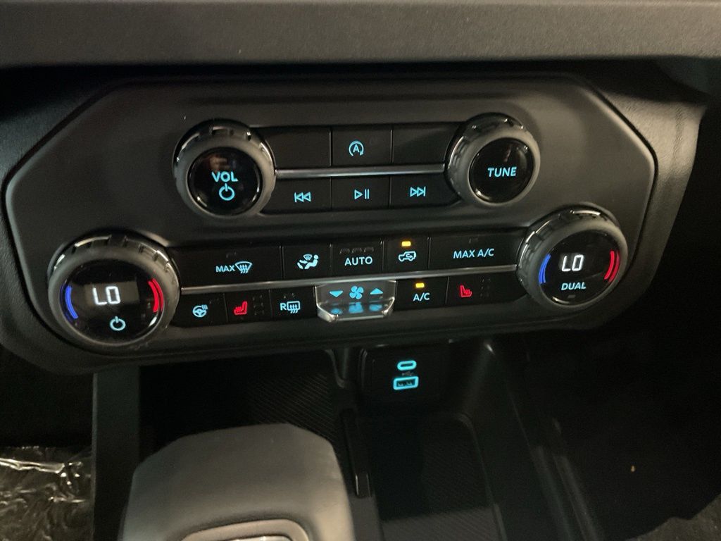 New 2025 Gray Ford Outer Banks image 14