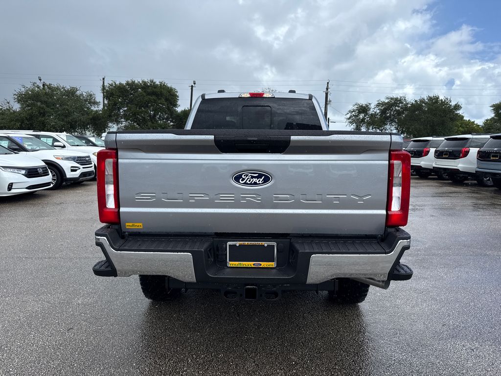 2027 Iconic Silver Metallic Ford Super Duty F-250 SRW XLT 4X4 Truck