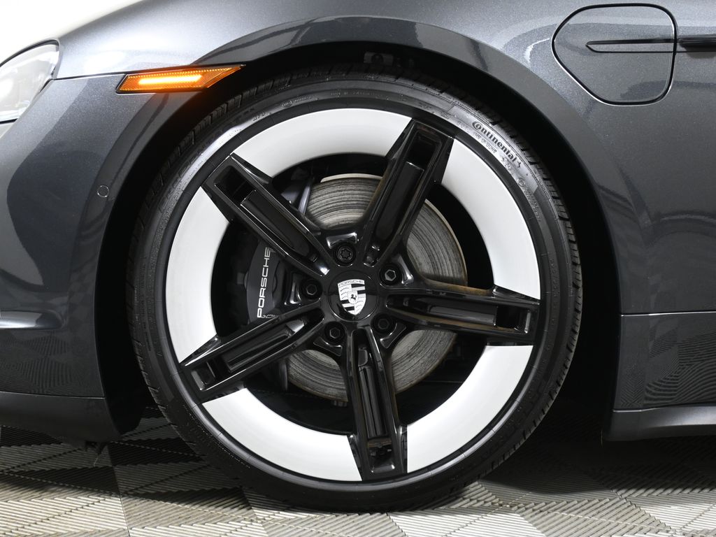 2025 Porsche Taycan  13