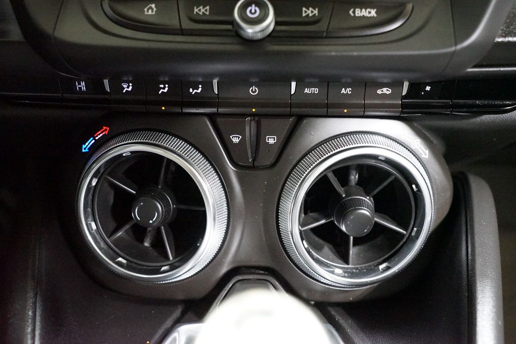 Thumbnail: 2018 Chevrolet Camaro - 18