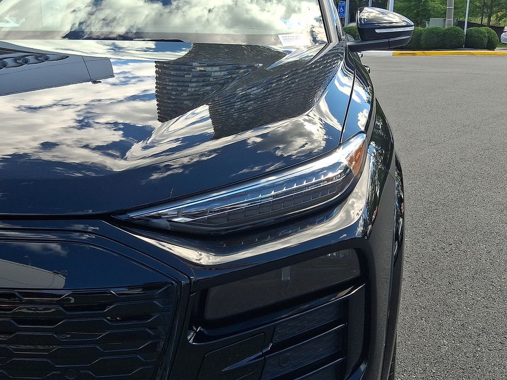 Thumbnail: 2025 Audi Q6 e-tron - 8