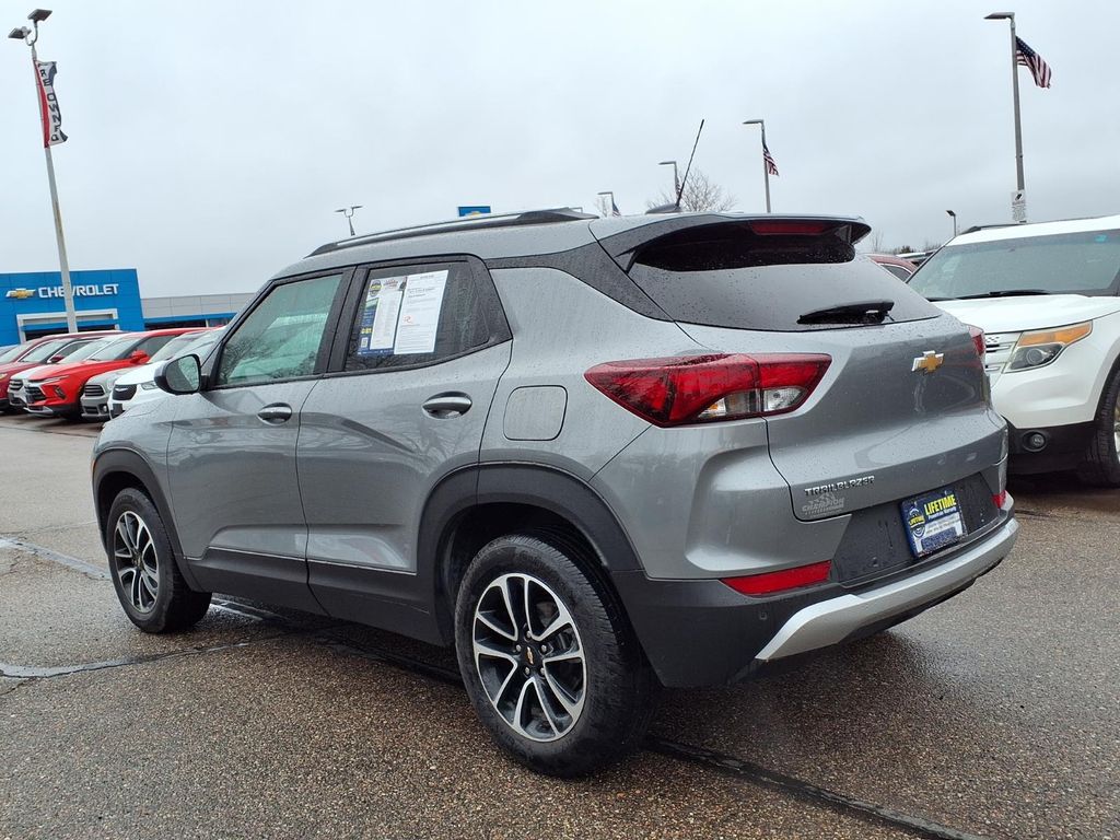 View vehicle photo 7