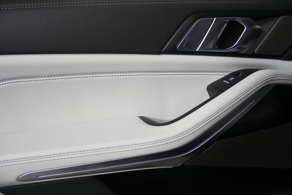 Thumbnail: 2026 BMW X5 - 13