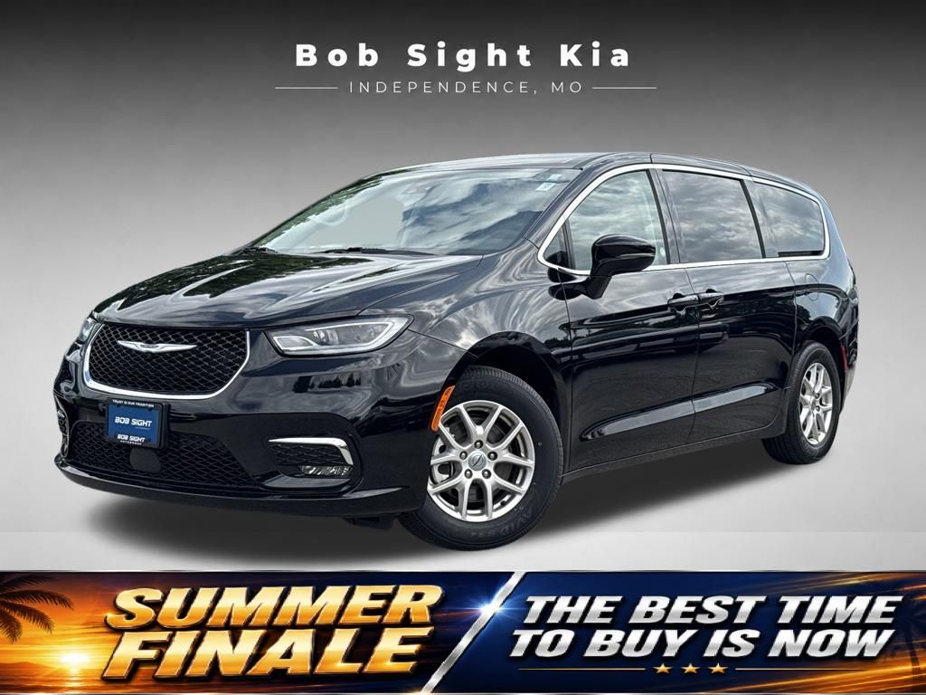 Diamond Black Crystal Pearlcoat 2024 Chrysler Pacifica Minivan Front-Wheel Drive 9-Speed Automatic