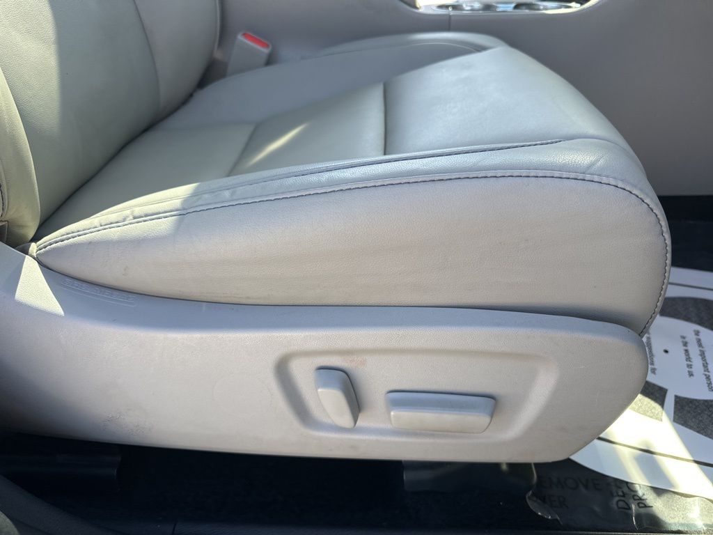 2019 Celestial Silver Metallic Toyota Highlander XLE FWD SUV