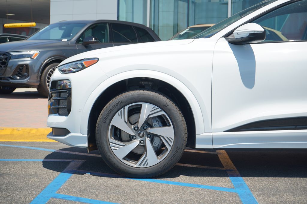 Thumbnail: 2025 Audi Q6 e-tron - 2