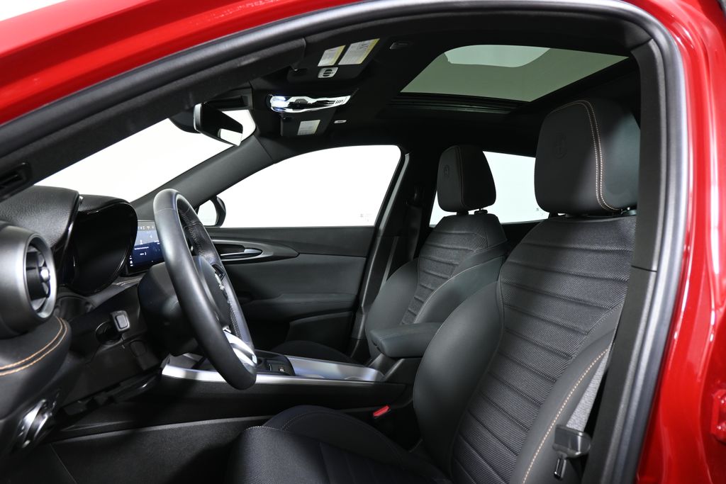 Thumbnail: 2024 Alfa Romeo Tonale - 14