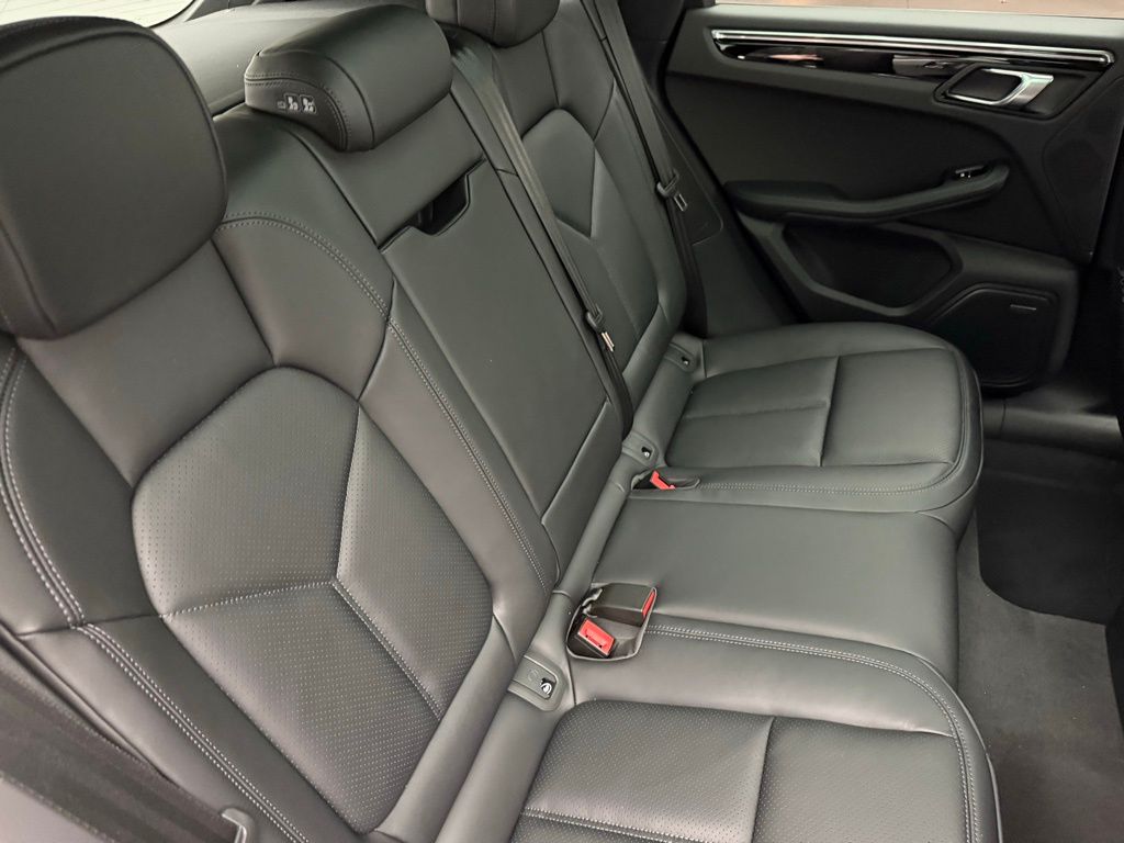 Thumbnail: 2026 Porsche Macan - 28