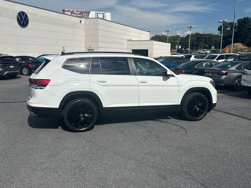 2024 Volkswagen Atlas 2.0T SE w/Technology White at South Hills CDJR