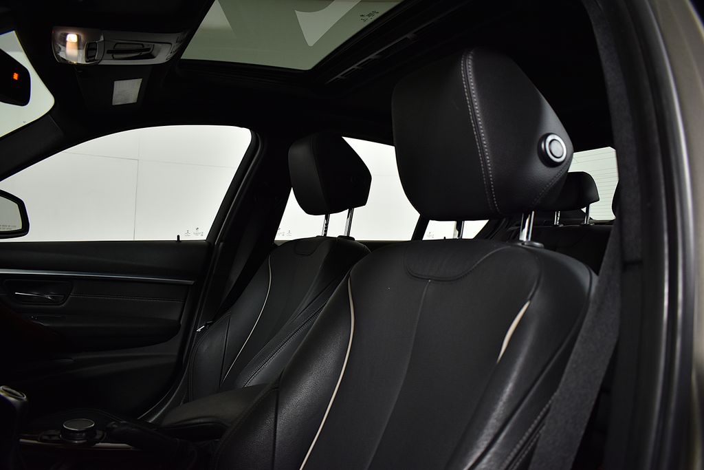 Thumbnail: 2016 BMW 3 Series - 15