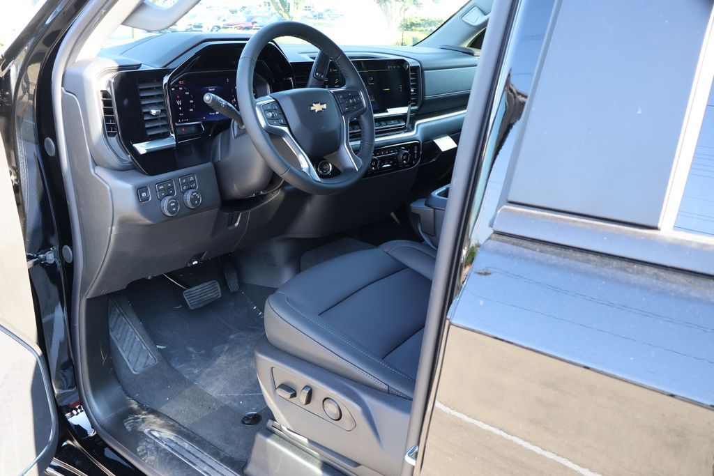 Thumbnail: 2026 Chevrolet Silverado 1500 - 13