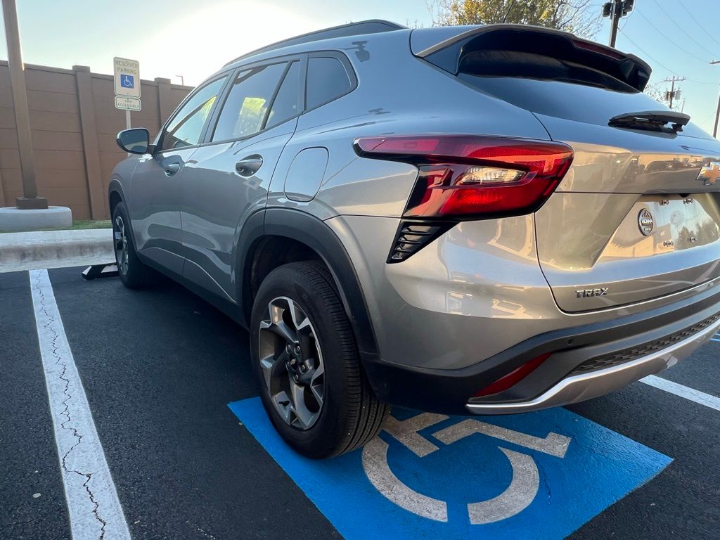 Thumbnail: 2024 Chevrolet Trax - 5