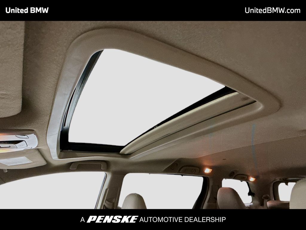 Thumbnail: 2011 Toyota Sienna - 11