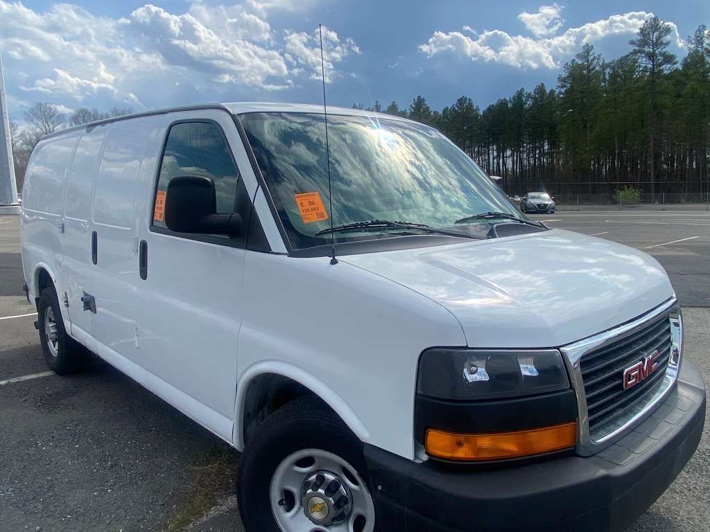 Summit White 2011 Chevrolet Express Cargo 2500 RWD Van Rear-Wheel Drive 6-Speed Automatic Overdrive