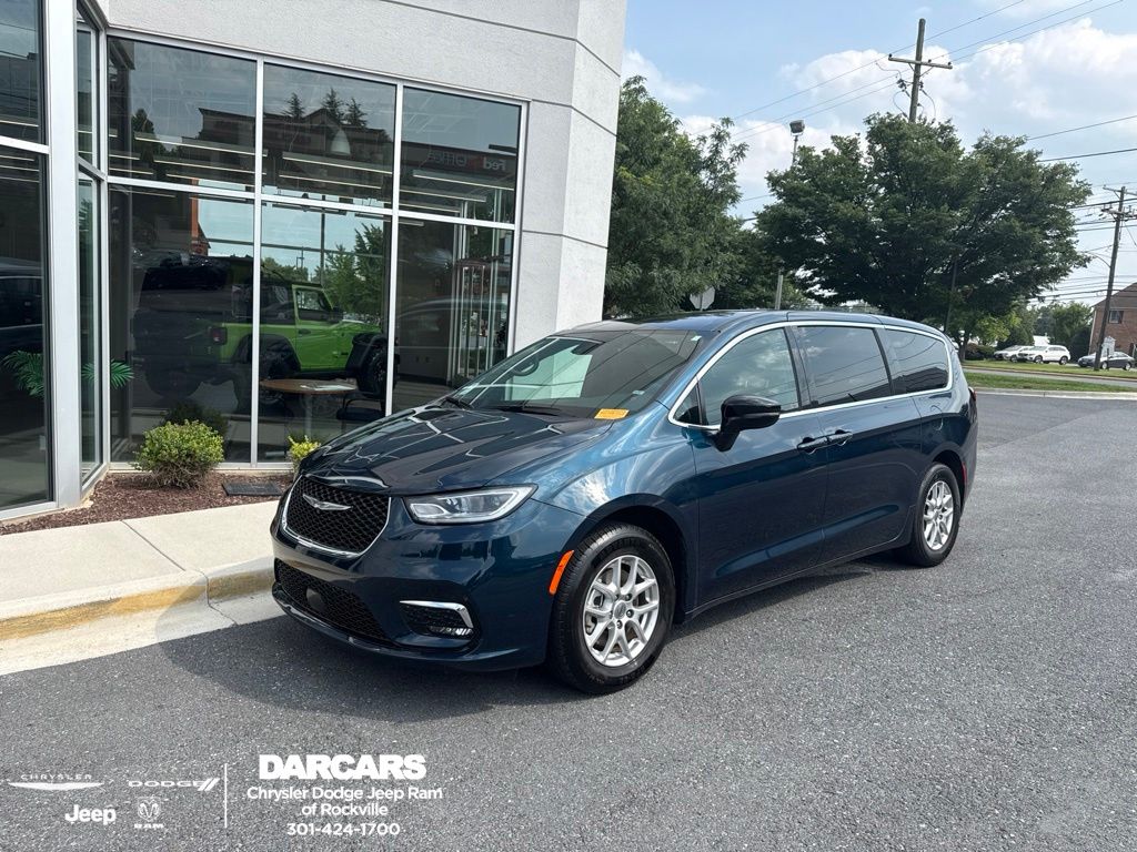Fathom Blue Pearlcoat 2025 Chrysler Pacifica Minivan Front-Wheel Drive 9-Speed Automatic