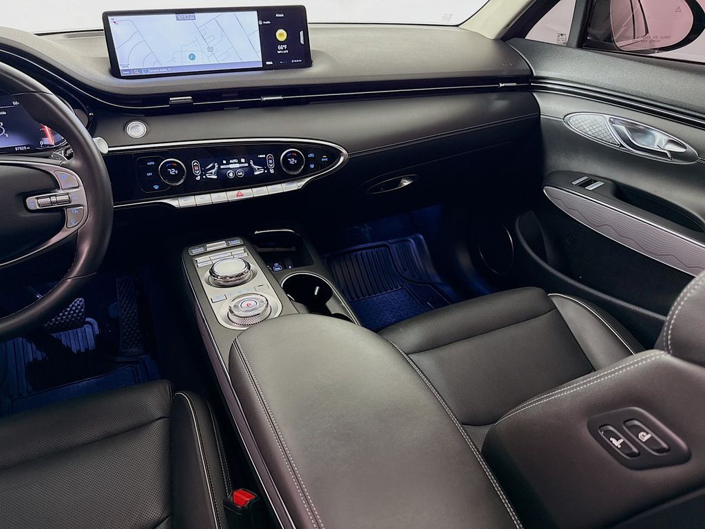 Thumbnail: 2024 Genesis GV70 - 24