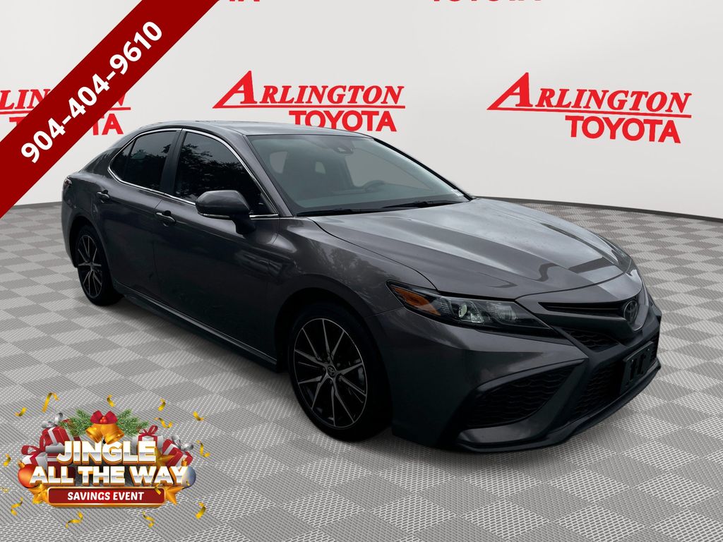 2023 Toyota Camry SE's photo