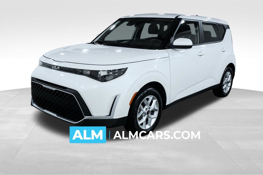 White 2025 Kia Soul SUV / Crossover Front-Wheel Drive Continuously Variable Transmission