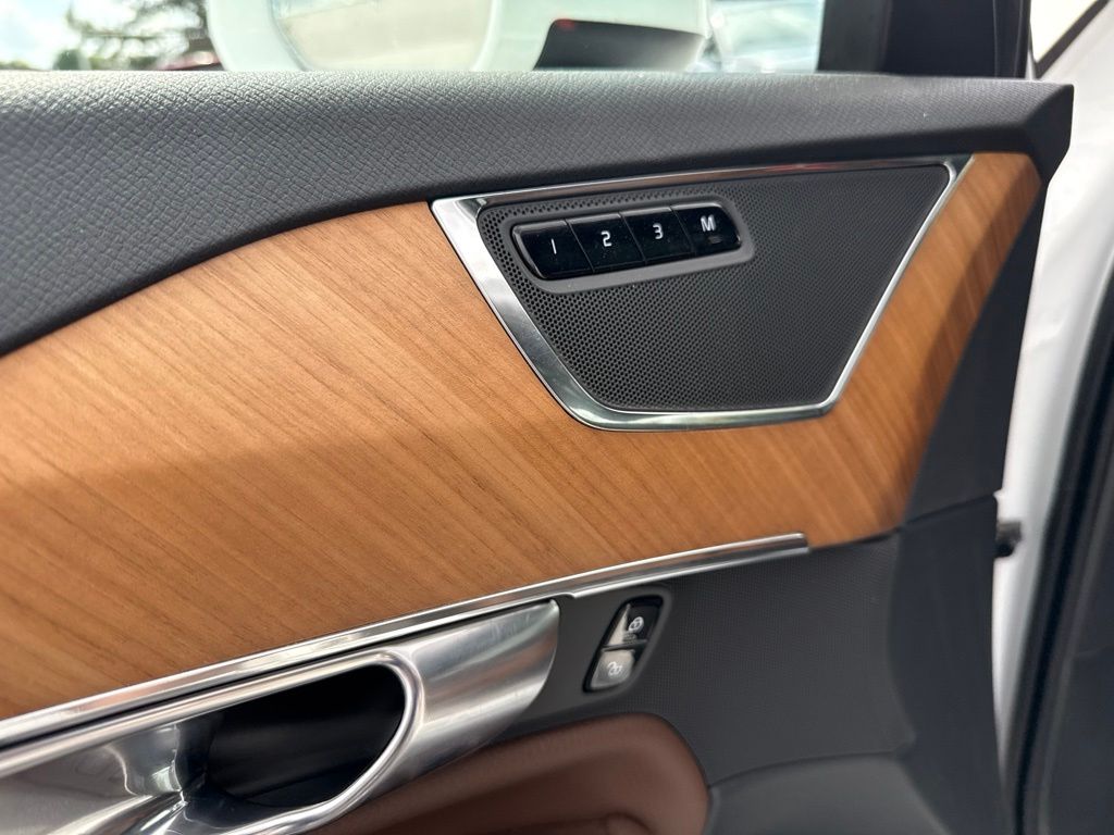 2021 Volvo XC90 T6 Momentum White at Subaru and VW of Moon Township