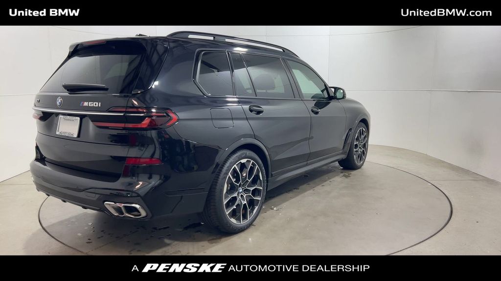 2023 BMW X7 M60i 8