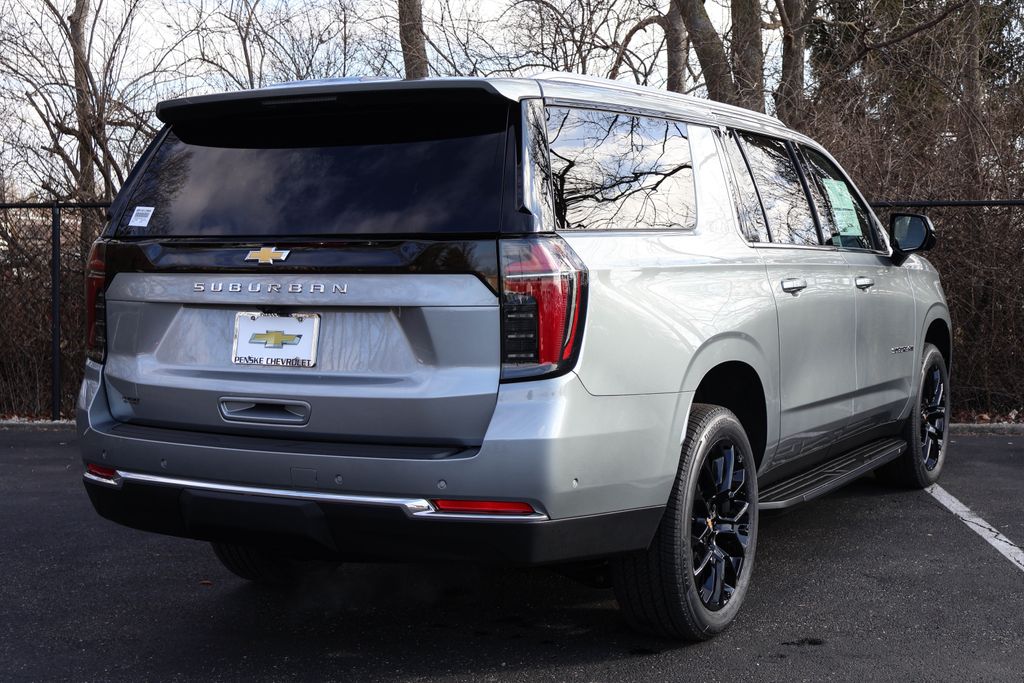 2025 Chevrolet Suburban LS 8