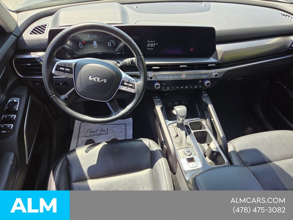 Used 2025 Black Kia S image 9