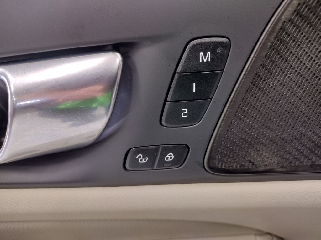 2021 Volvo S60 T6 Momentum