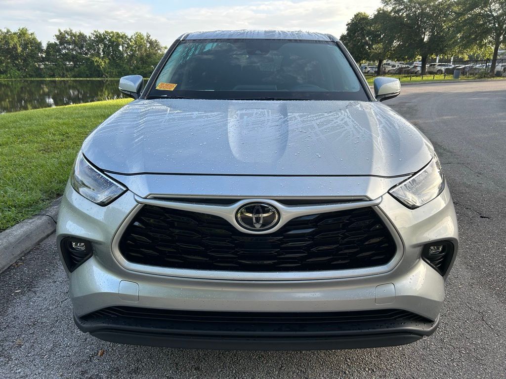 Thumbnail: 2023 Toyota Highlander - 8