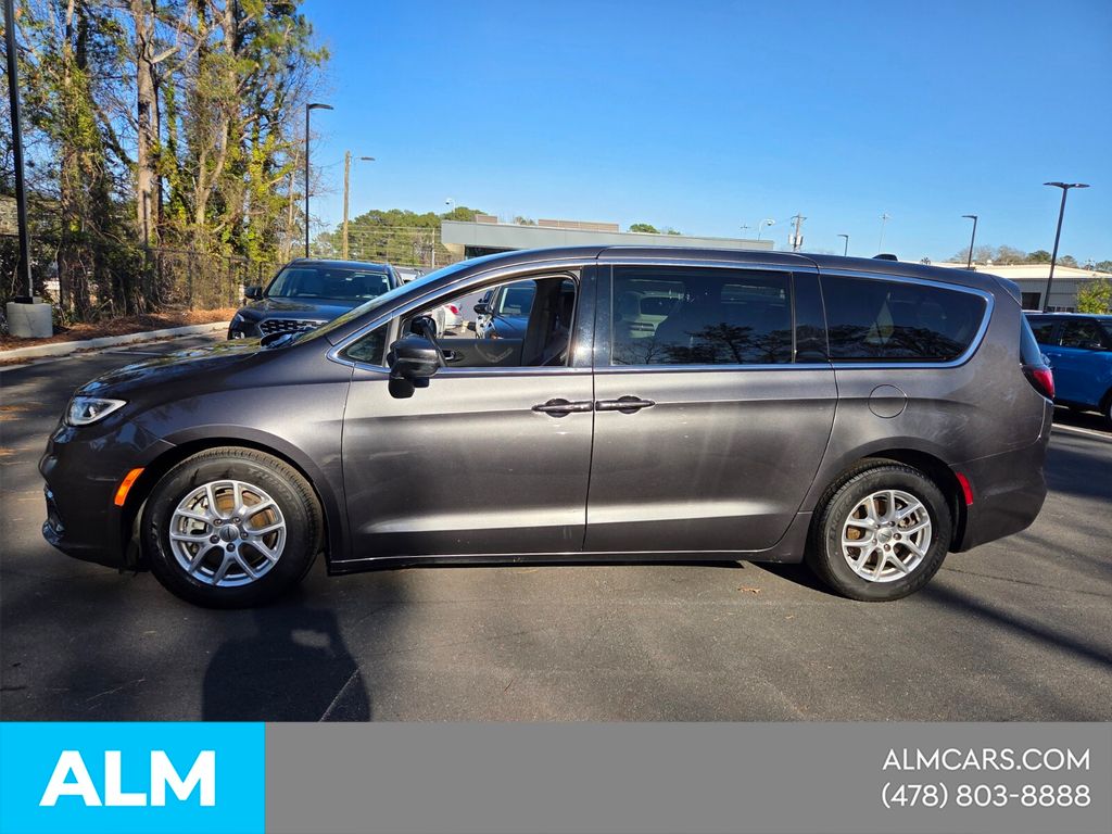 Used 2023 Gray Chrysler Touring L image 3