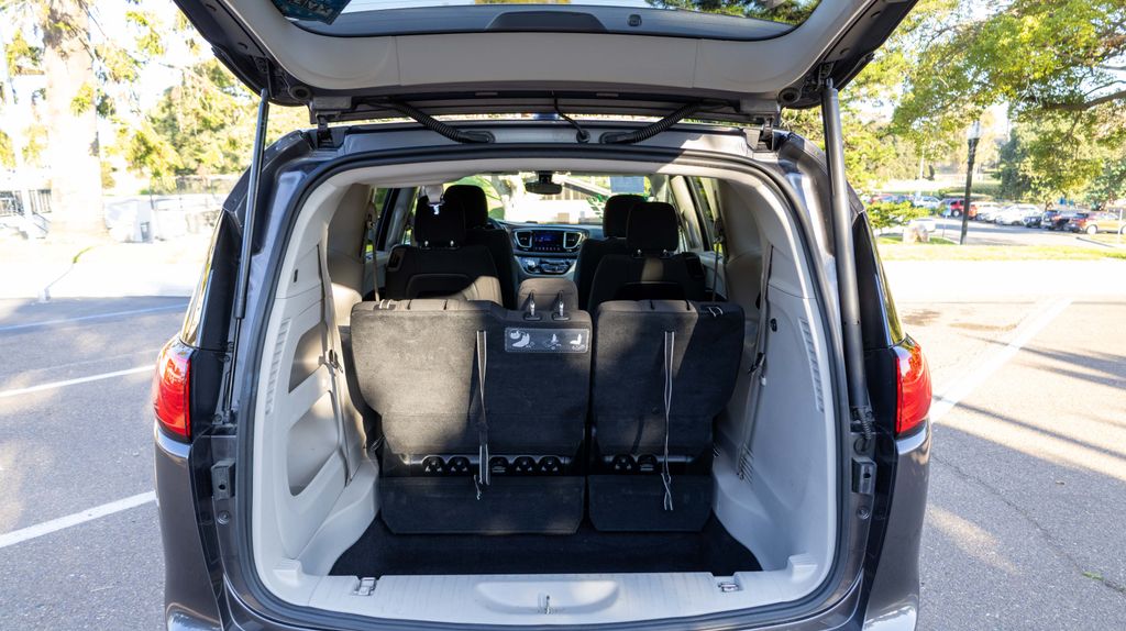 Used 2017 Chrysler Pacifica Touring L 4D Passenger Van