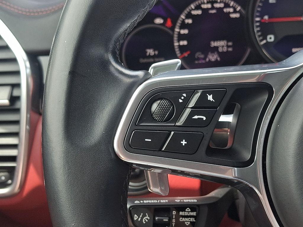 Thumbnail: 2023 Porsche Cayenne - 25