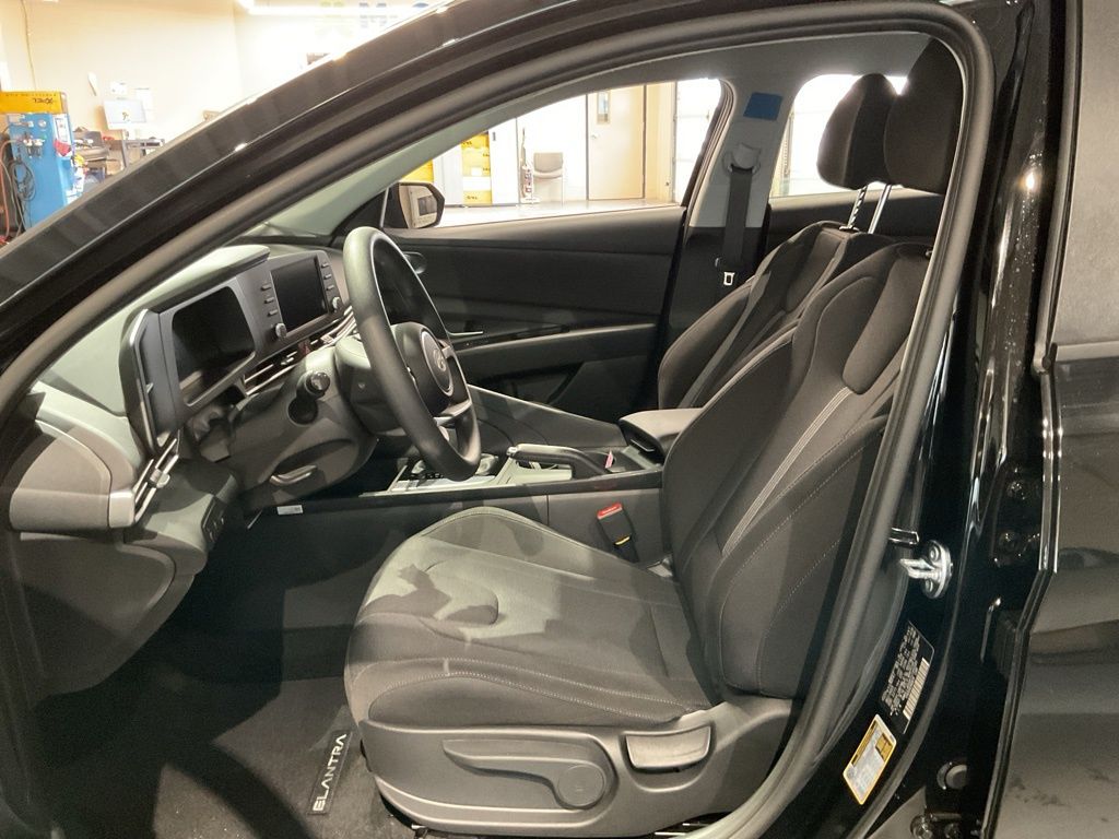 New 2026 Black Hyundai SE image 9