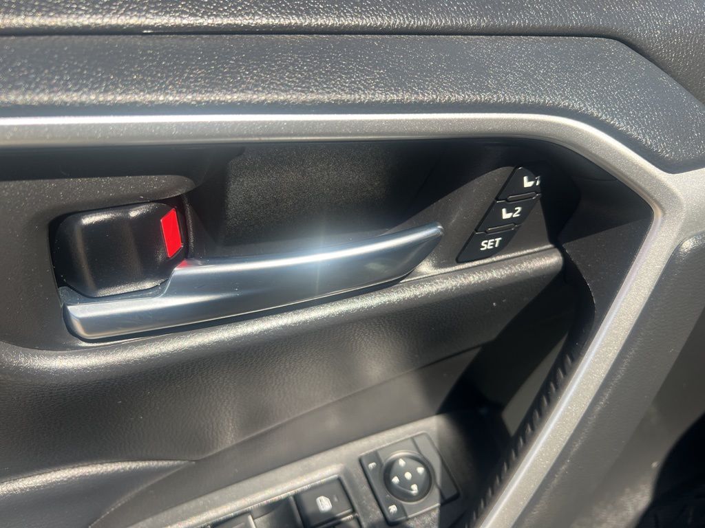 2022 Toyota RAV4 XLE Premium photo