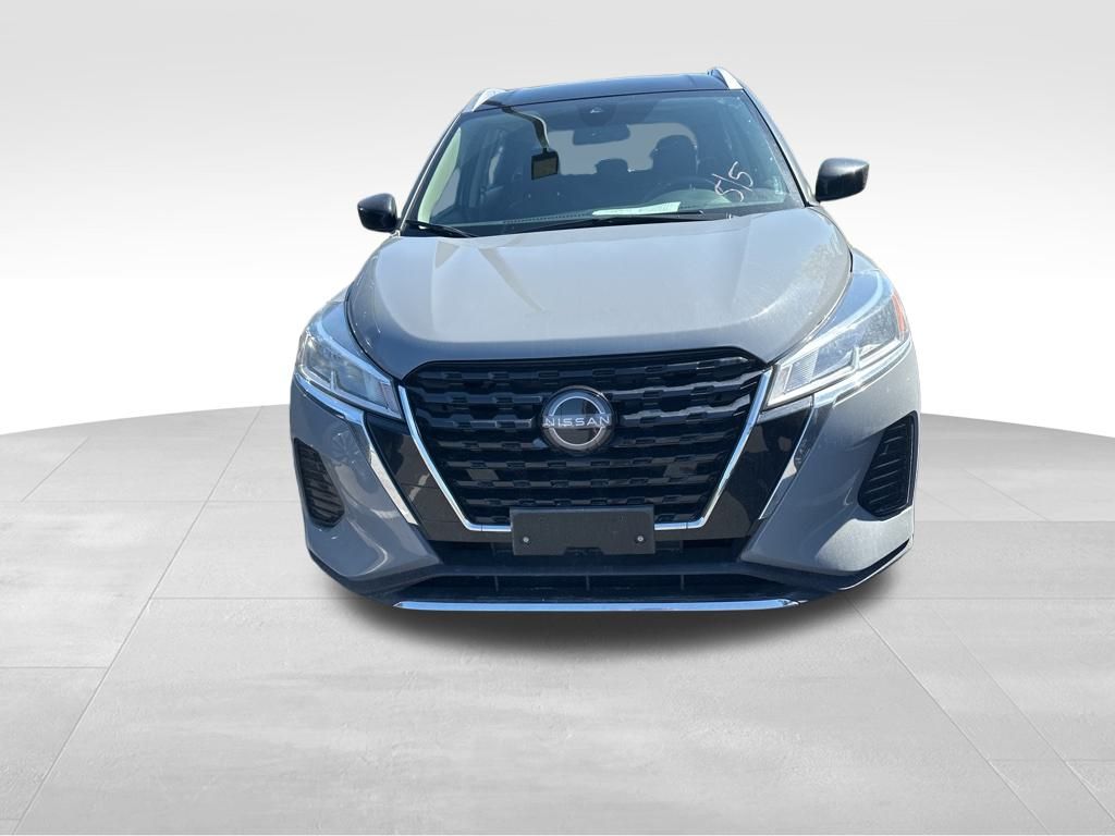 2023 Gray/Super Black Nissan Kicks SV FWD SUV