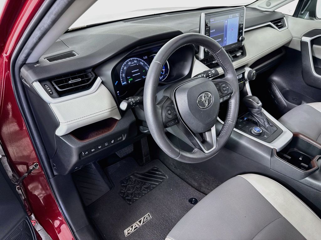 Thumbnail: 2022 Toyota RAV4 - 9