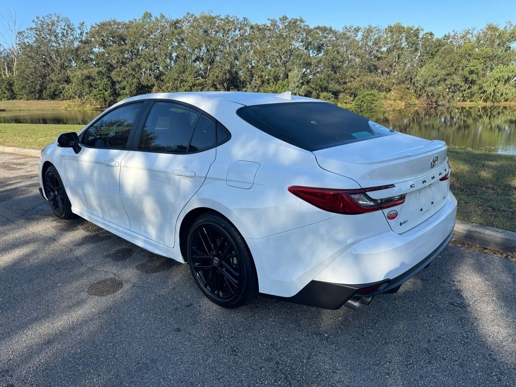 2025 Toyota Camry SE 3