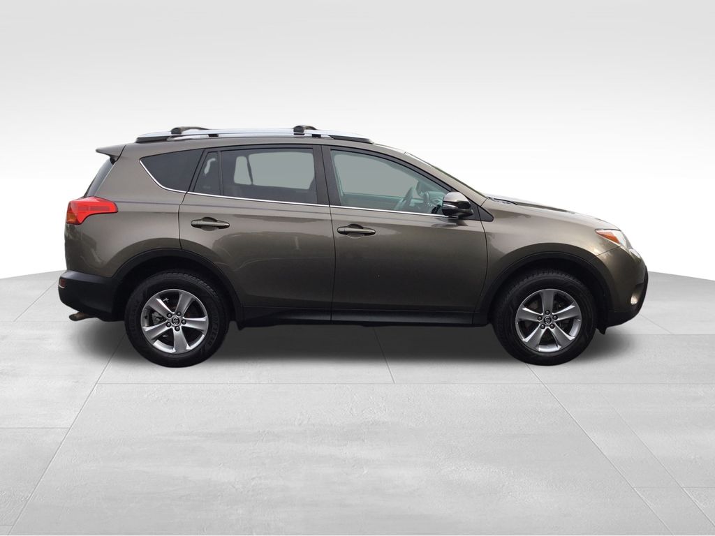 2015 Toyota RAV4 XLE 6
