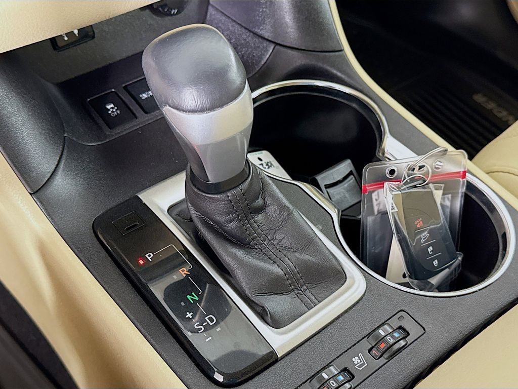Thumbnail: 2015 Toyota Highlander - 16