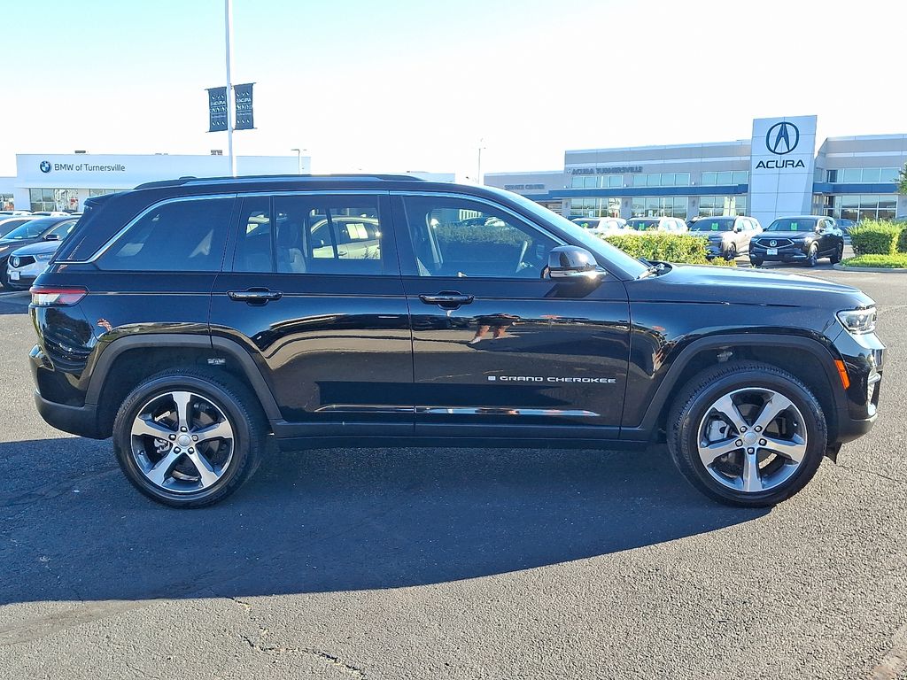 Thumbnail: 2023 Jeep Grand Cherokee - 7
